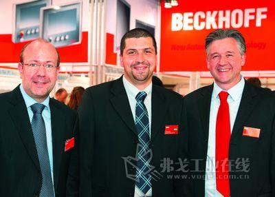 从左到右：Beckhoff 区域销售经理Jens-Olaf Brede，Beckhoff 匈牙利子公司总经理 Tamás Perecz 和 Beckhoff 海外销售部经理Kai Ristau。