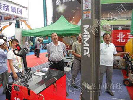 合肥搬易通MIMA电动叉车亮相第二届中国-亚欧博览会