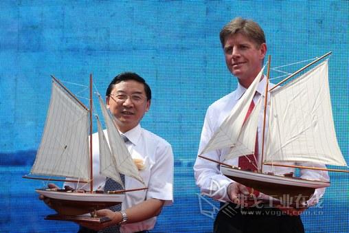 厦门市委书记于伟国和ABB集团CEO昊坤共同祝贺厦门ABB开关有限公司扬帆远洋，续写辉煌
