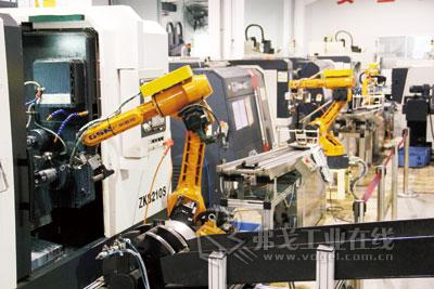 广州数控自主研发了多种典型工业机器人，其中机床上下料、搬运、焊接和码垛等机器人产品已开始批量推广应用
