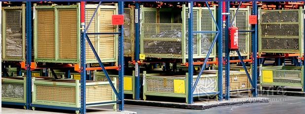 使用钢板制造的运输和堆垛周转箱