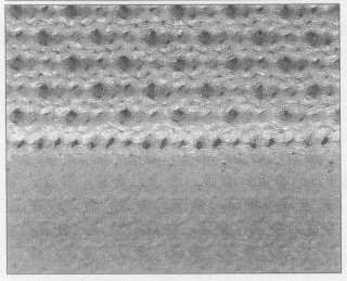 图3 一张洗涤过的封边针织聚酯擦拭布的局部放大图