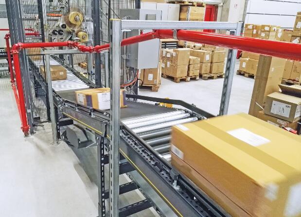 Stöcklin公司的系统解决方案提供了3万个标准纸箱储存架口，每小时的出入库吞吐量为1500标准纸箱
