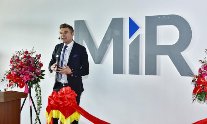 MiR首席执行官Thomas Visti在开业仪式上致辞