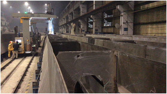 岸桥大梁深窄空间内部焊缝智能焊接机器人工作站焊接情况