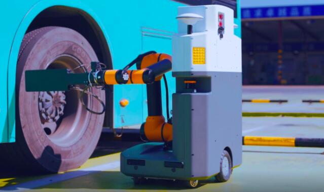 优艾智合室外自动检测轮胎服务机器人