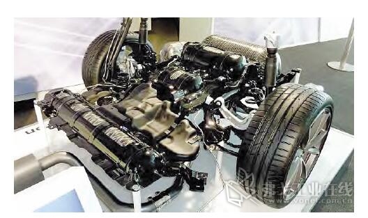 图2 奥迪A4 Avant g-tron 2.0 TFSI 轿车有四个CNG 天然 气储罐，是一款结构紧凑的后驱式车辆，将包含汽油箱的 整个燃料模块作为一个整体部件安装在一起