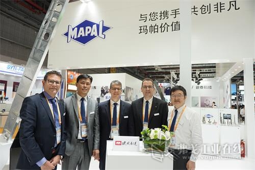 MAPAL玛帕全球市场总监Andreas Enzenbach先生、MAPAL中国总经理刘宜平先生、MAPAL玛帕总裁Jochen Kress博士、MAPAL玛帕亚太区总监Armin Kasper先生、MAPAL玛帕中国技术总监行百胜先生（从左至右）