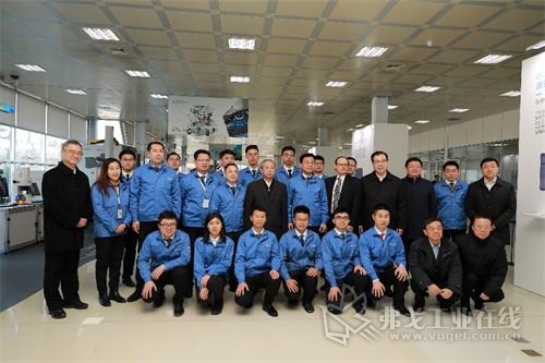 刘家义一行来到海克斯康测量技术(青岛)有限公司，深入工厂并与研发人员进行亲切交流