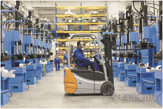 图2 每年，LWB位于巴伐利亚总部的生产车间有超过400台橡胶注塑机出厂
