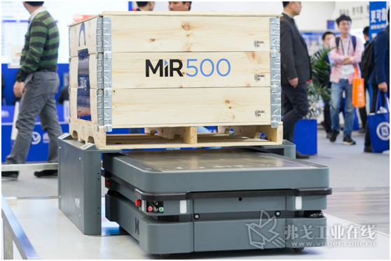 能够承重500kg的MiR500移动机器人
