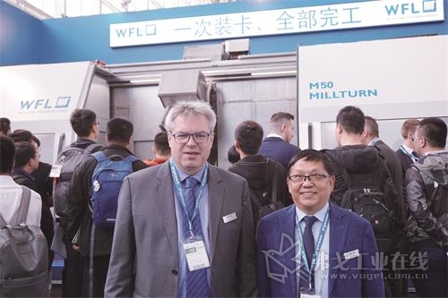 奥地利WFL车铣技术公司北京代表处首席代表李锋博士（右）及WFL机床公司（车镗铣复合加工技术）销售经理汉斯先生（左）