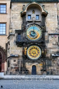 布拉格天文钟最初安装于1410年，就历史悠久程度而言，在世界上名列第三，同时它也是仅有的一个依然处于运转状态的天文钟。