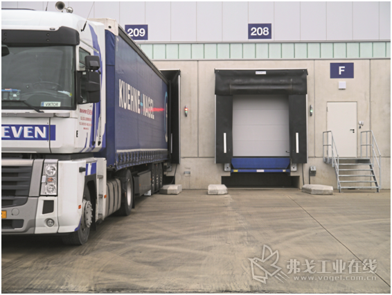 图1 Promstahl公司负责建造的装卸平台、大门防护棚、大门和载重车入口辅助装置