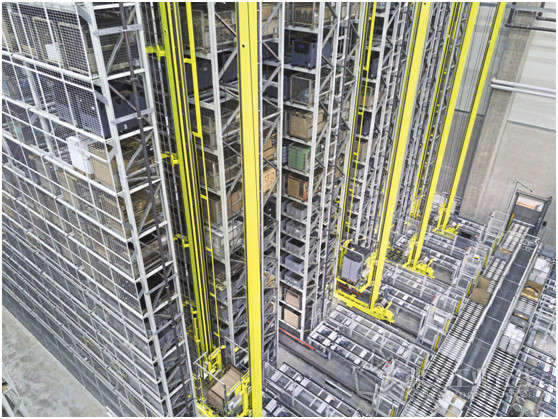 图1 Reinhausen机床厂新建的MVZ新材料管理中心的HRL高架立体库采用了五通道的结构形式，提供了8700个欧式托盘和周转箱的储存架口