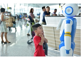 广州白云机场智能服务机器人