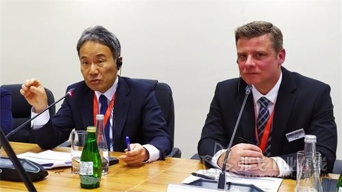 DMG MORI有限公司总裁森雅彦博士（左）和DMG MORI中国首席运营官兼总裁弗兰克•比尔曼博士（右）