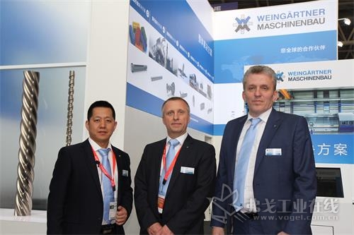 魏因加特纳机械制造有限公司销售总监克劳斯·盖斯勒先生（中）、亚洲区销售经理毛泽先生（右）和中国区销售经理李文增先生（左）