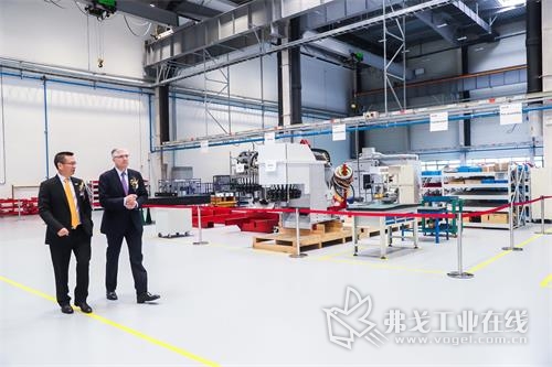 巨浪集团CEO Markus Flik博士、巨浪中国CEO任家平先生对新工厂的未来充满期待
