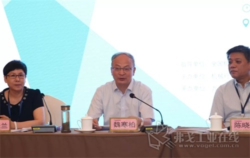集团理事长、九江职业技术学院党委书记魏寒柏教授也向大会汇报了集团工作总结