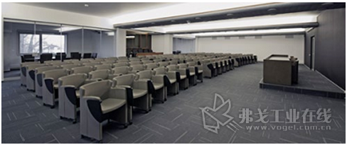 凭借每个房间中的二氧化碳传感器，APROL BMS能够按需为会议室提供新鲜空气。