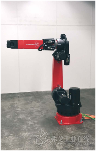 除了Delta和DuoPod机器人之外，MAJAtronic公司还提供跨控制器的六轴关节机器人，可以轻松集成到贝加莱机器控制系统中。借助mapp技术，用户无需任何专业的机器人Know-how即可轻松实现它们。