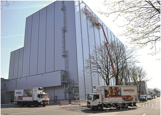 图1 Apetito公司最新的高架立体冷库的货架长度74 m、宽度30 m、高度43 m，是联邦德国最大的冷库之一