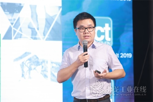 来自深圳大学增材制造研究所的陈张伟教授带来非金属3D打印视角下的消费电子产品组建的主题演讲