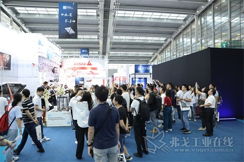 惠普在展会现场为首次亮相深圳TCT展的Jet Fusion 5200 系列 3D 打印解决方案举行了揭幕仪式