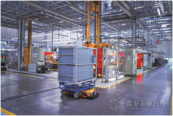 图1 工作在宝马公司Regensburg生产厂中的智能运输机器人
